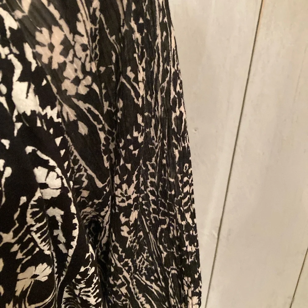 Loft Women's‎ Size Large Black Floral Puff Sheer Sleeve Blouse Top
